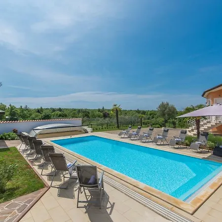 Luna Villa